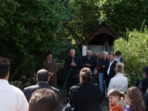 1-jojo-spricht-anlasslich-der-sinti-wallfahrt-in-maria-trost-lutzel-2009-09-05-wahlkampf-012.jpg