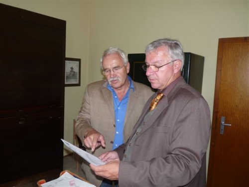 heute-4-besuch-beim-ortsvorsteher-jupp-schmidt2009-09-02-wahlkampf-021_0.jpg