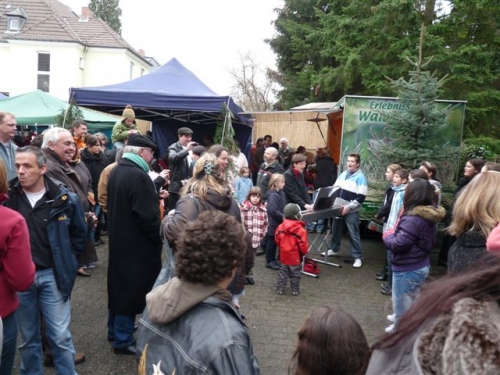 joho-beim-schulerchor-der-hans-zulliger-schule-beim-weihnachtsmarkt-forsthaus-oberwerth2009-12-06-forsthaus-008.jpg